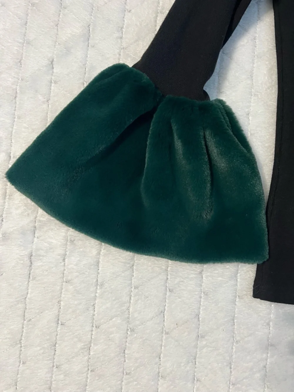 H Squared BEULAH Black Crew Neck Top with Emerald Velvet Bell Sleeves Sz M - Picture 5 of 8